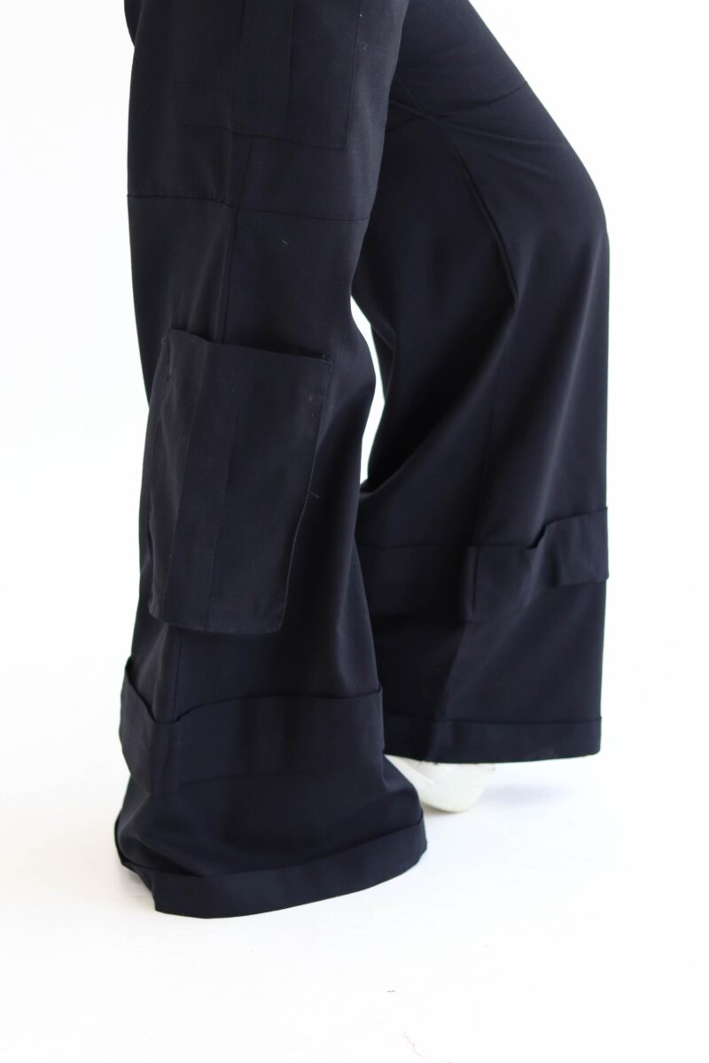 Cargo pants in black - Image 3