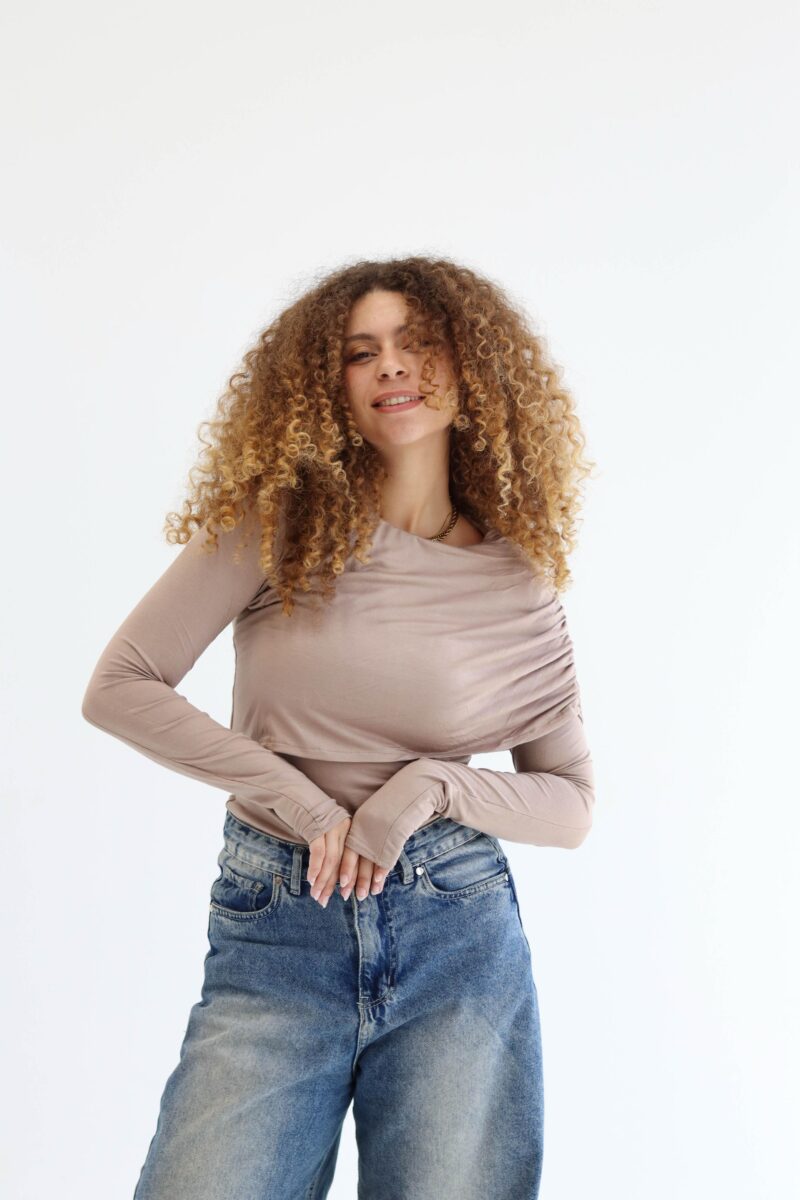 One shoulder blouse in cafe - Image 3
